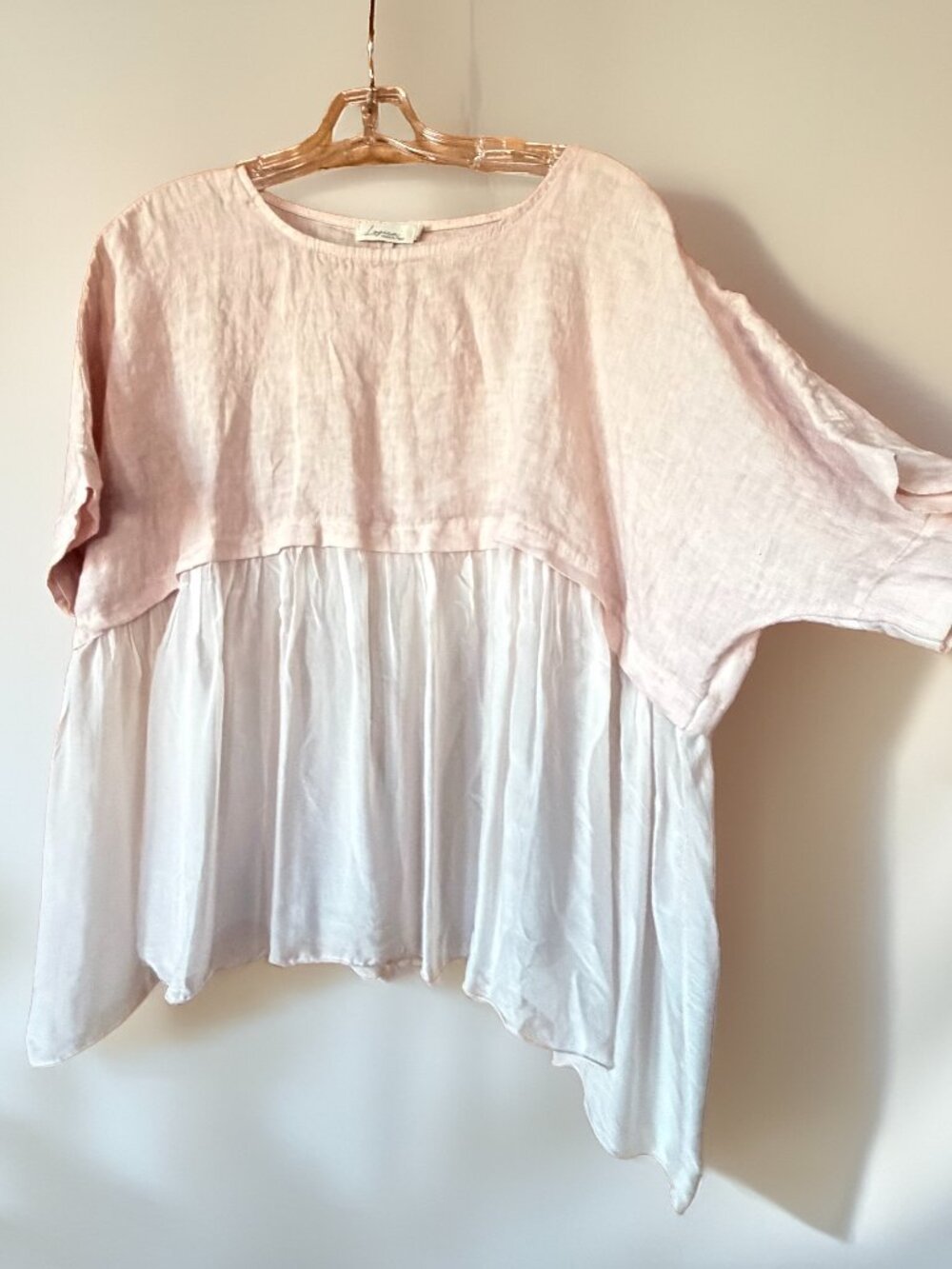 Logica Loose fitting, Layered 100% Linen, Silk and Viscose top, Size Medium